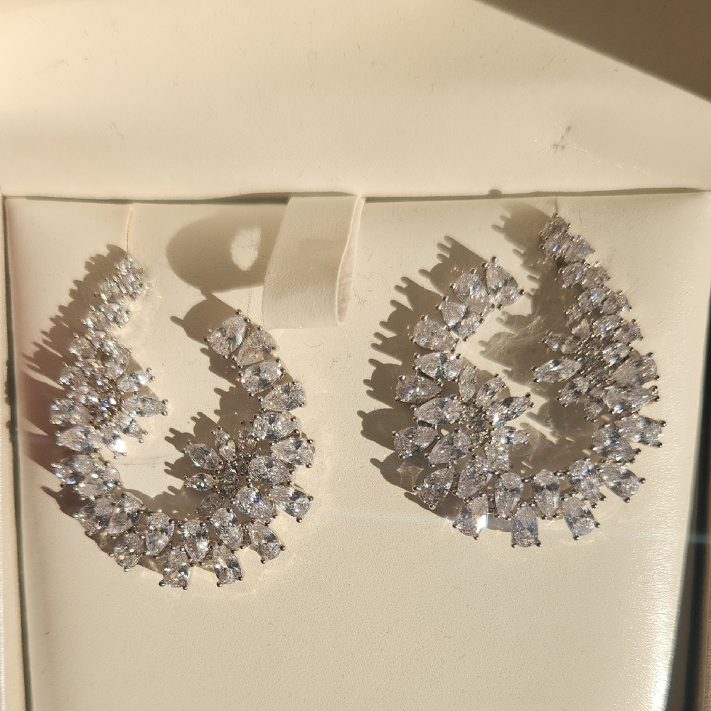 NWOT CZ-894 Silver Cubic Zirconia Earings